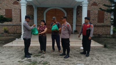 Kapolsek Gelar Minggu Kasih, Berbagi Kasih dengan Jemaat di Gereja