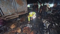 Laju Kencang Berujung Kecelakaan, Xpander Hantam Truk yang Berhenti di Bahu Jalan