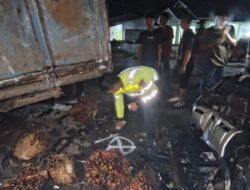 Laju Kencang Berujung Kecelakaan, Xpander Hantam Truk yang Berhenti di Bahu Jalan