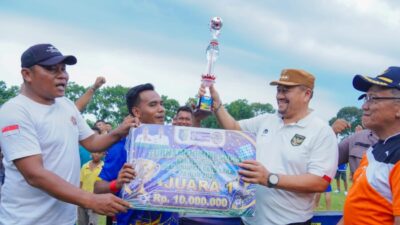 Bupati Serahkan Hadiah Rp10 Juta, HNSI Raih Juara I Mini Soccer Cup II