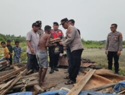 Ketika Angin Merobohkan Rumah, Polisi Hadir Membawa Kepedulian