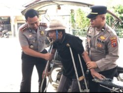 Prihatin Melihat Kondisi Warga, Kapolres Batu Bara Berikan Kursi Roda