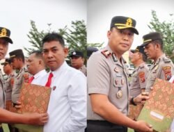 Dua Kanit Reskrim Polsek Terima Piagam Penghargaan dari Kapolres Batubara