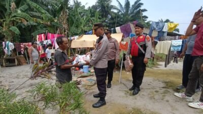 Pasca Rumah Roboh Diterjang Angin Kencang, Kapolsek Lima Puluh Hadir Berikan Bantuan