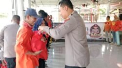 Jumat Curhat Jadi Momen Berbagi, Kapolres Batu Bara Serahkan Sembako kepada Petugas Kebersihan