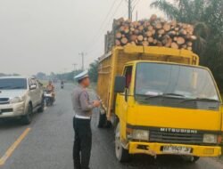 Patroli Jalinsum, Satlantas Batu Bara Tindak Truk Bermuatan Berpotensi Picu Kecelakaan