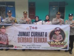 Jumat Berkah, Kapolsek Lima Puluh Salomo Sagala Berbagi Sembako kepada Warga