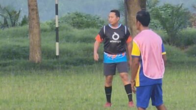 Jaga Kebugaran dan Kekompakan, Kapolres Batu Bara Ajak Personel Bermain Sepak Bola
