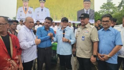 Menteri Koordinator Pangan Serahkan Bantuan Alsintan kepada Kelompok Tani di Batu Bara, Bupati Baharuddin Sampaikan Apresiasi