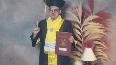 Bangga dan Haru, Wakil Ketua PWI Batu Bara Saksikan Anak Bungsunya Diwisuda