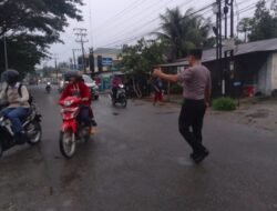 Awali Aktivitas Pagi, Personel Polres Batu Bara Siaga Atur Arus Lalu Lintas
