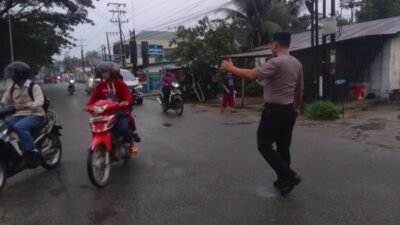 Awali Aktivitas Pagi, Personel Polres Batu Bara Siaga Atur Arus Lalu Lintas