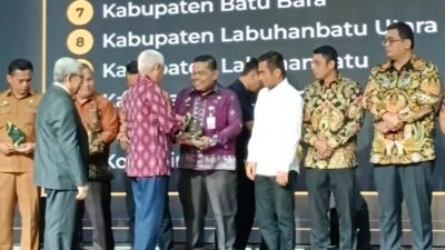 Bupati Batu Bara Raih Achievement Person Award pada KI Sumut Award 2026, Kabupaten Batu Bara Berpredikat Informatif