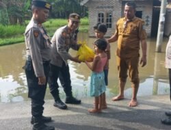 Peduli Korban Banjir, Kapolres Batu Bara Salurkan 105 Paket Sembako kepada Warga Desa Gambus Laut
